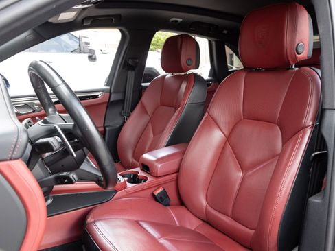 Certified 2023 Porsche Macan S AWD/4WD image 5
