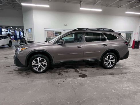 Used 2022 Subaru Outback Limited image 2