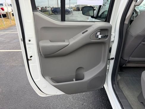 Used 2016 Nissan Frontier SV w/ SV Value Truck Package image 16