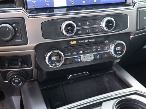 Used 2022 Ford F250 Platinum w/ FX4 Off-Road Package AWD/4WD image 24
