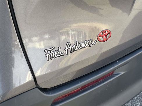 Used 2022 Toyota Sienna XLE image 11