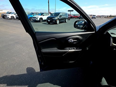 Used 2018 Jeep Cherokee Limited AWD/4WD image 11