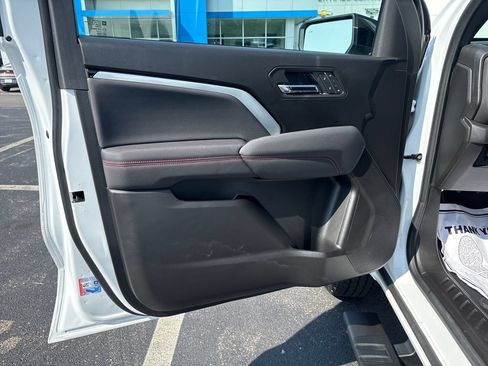 Used 2025 Chevrolet Colorado Z71 w/ Z71 Convenience Package 2 AWD/4WD image 12