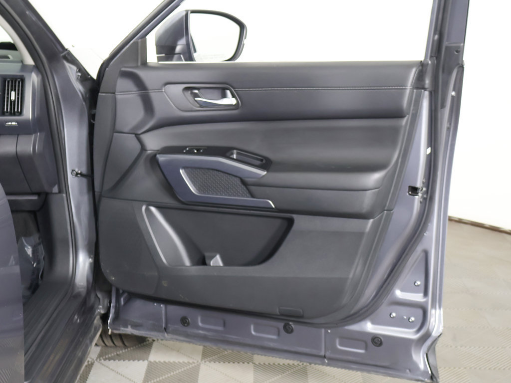 Used 2024 Nissan Pathfinder SL AWD/4WD image 25