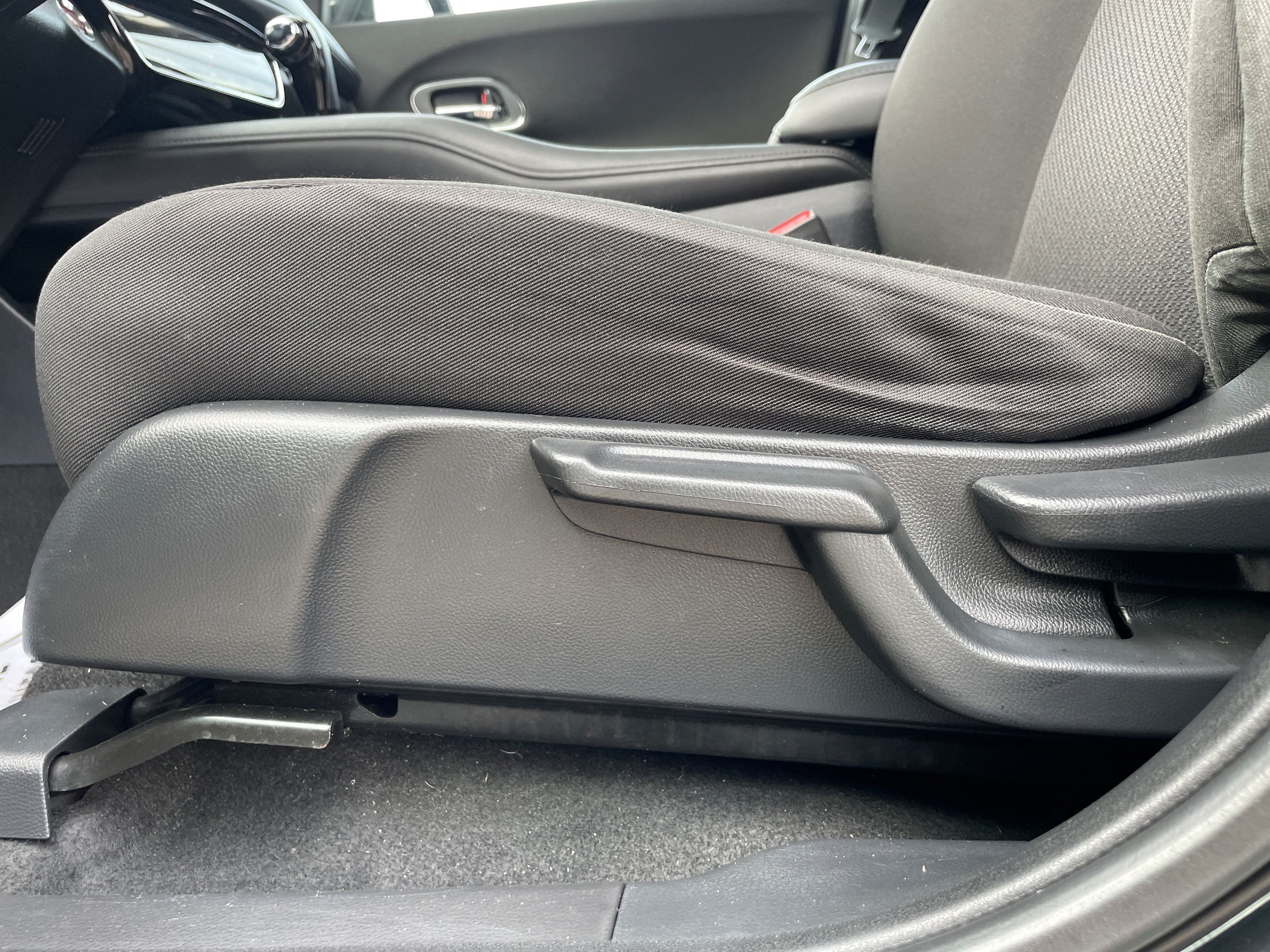Used 2018 Honda HR-V EX image 10