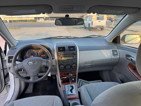 Used 2009 Toyota Corolla FWD image 7