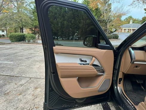 Used 2025 Land Rover Range Rover SV image 34