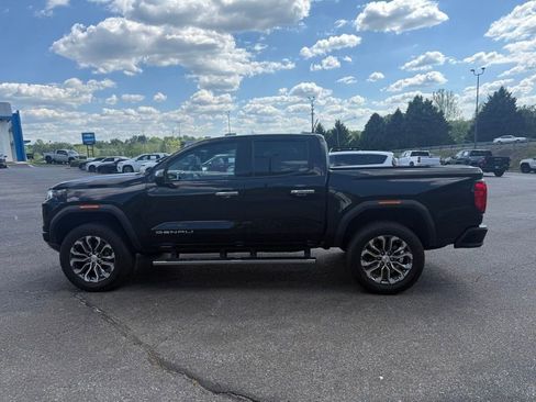 Used 2023 GMC Canyon Denali image 4