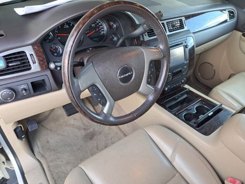 Used 2013 GMC Yukon Denali AWD/4WD image 9