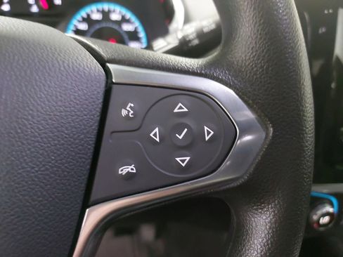 Used 2021 Chevrolet Traverse LS FWD image 17
