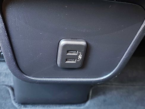 Used 2024 GMC Terrain SLE image 11