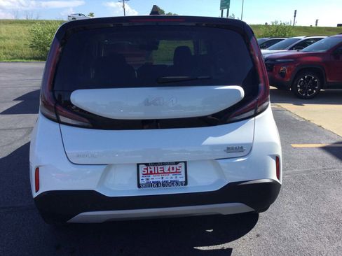 Used 2024 Kia Soul LX w/ Option Group 015 FWD image 8