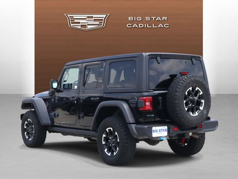 Used 2025 Jeep Wrangler Unlimited Rubicon 4xe w/ Convenience Group AWD/4WD image 3