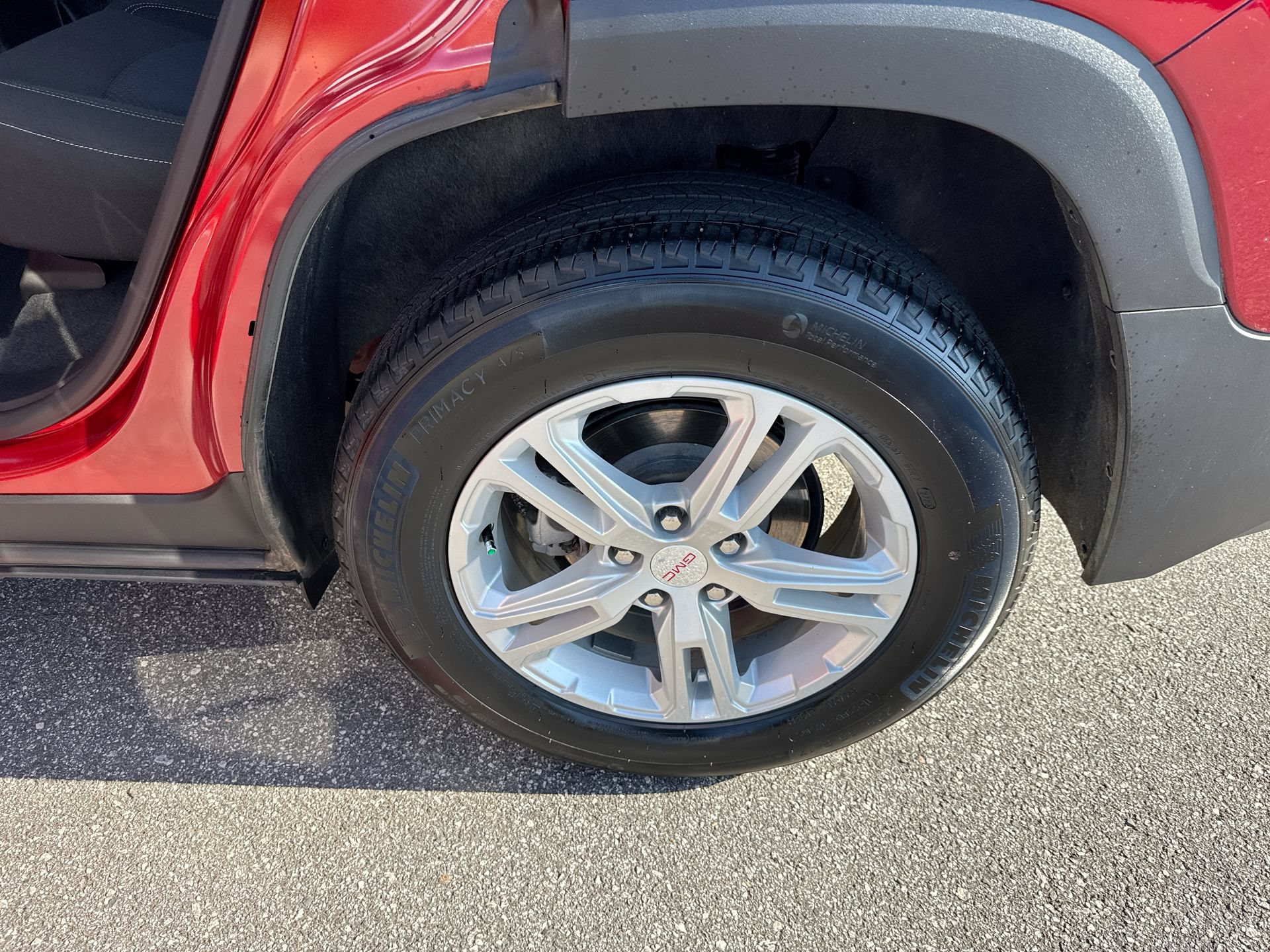 Used 2024 GMC Terrain SLE w/ Driver Convenience Package FWD image 24