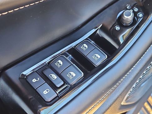 Used 2023 Jeep Grand Cherokee Overland image 32