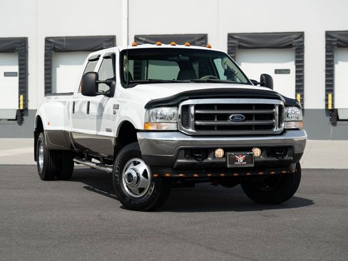 Used 2003 Ford F350 Lariat image 2