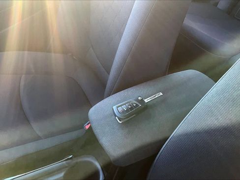 Used 2022 Toyota Corolla LE image 14