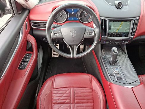 Used 2019 Maserati Levante Trofeo image 11