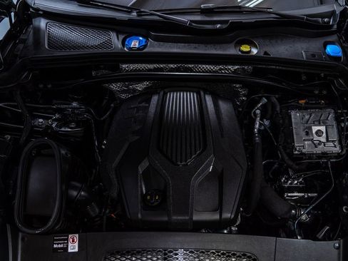 Certified 2026 Porsche Macan AWD/4WD image 31