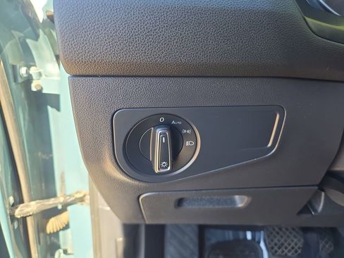 Used 2019 Volkswagen Tiguan SE FWD image 25