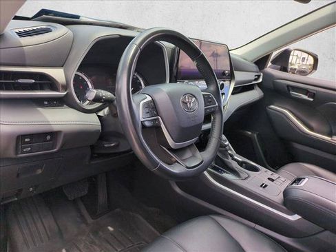 Used 2023 Toyota Highlander XLE FWD image 10