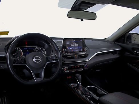 Used 2023 Nissan Altima 2.5 SR image 12