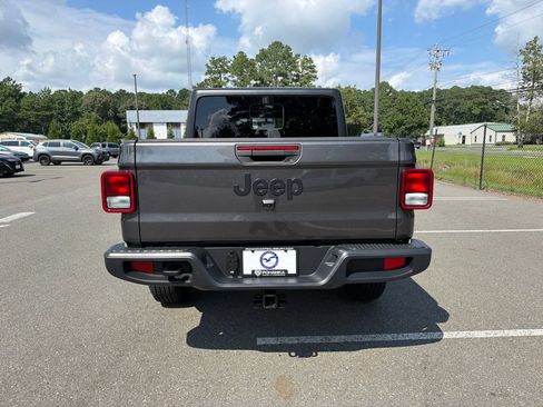 Used 2023 Jeep Gladiator Sport AWD/4WD image 10