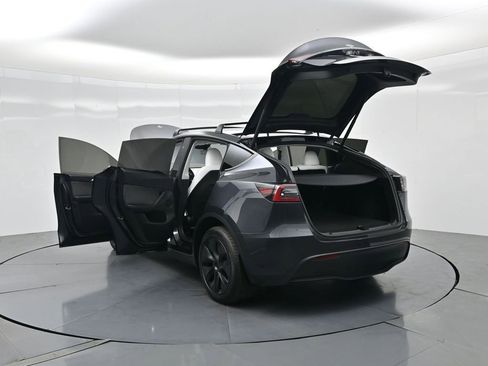 Used 2025 Tesla Model Y Long Range image 39