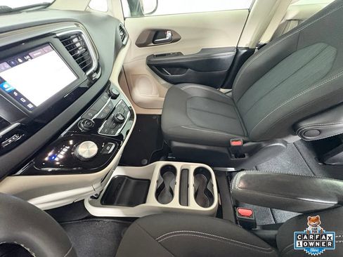 Used 2023 Chrysler Voyager LX FWD image 26