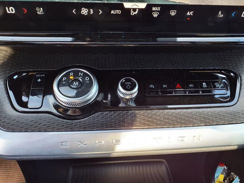 New 2026 Ford Expedition Platinum w/ Stealth Appearance Package AWD/4WD image 11
