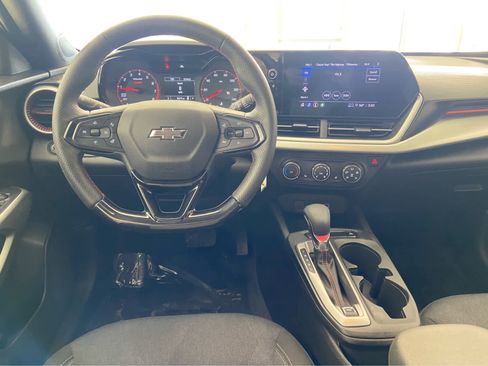 Used 2024 Chevrolet Trax RS w/ Sunroof Package image 17