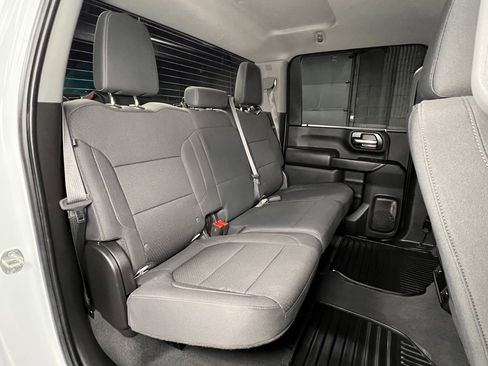 Used 2022 Chevrolet Silverado 2500 Custom w/ Custom Value Package image 11