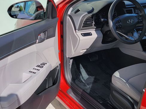 Used 2019 Hyundai Elantra SE image 14
