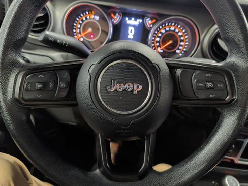 Used 2018 Jeep Wrangler Unlimited Sport AWD/4WD image 9