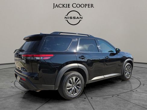 Certified 2024 Nissan Pathfinder SV image 5