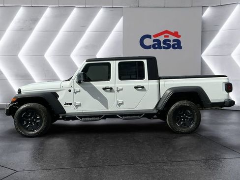 Used 2024 Jeep Gladiator Sport AWD/4WD image 2