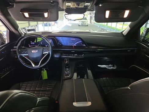 Used 2021 Cadillac Escalade Sport Platinum AWD/4WD image 3