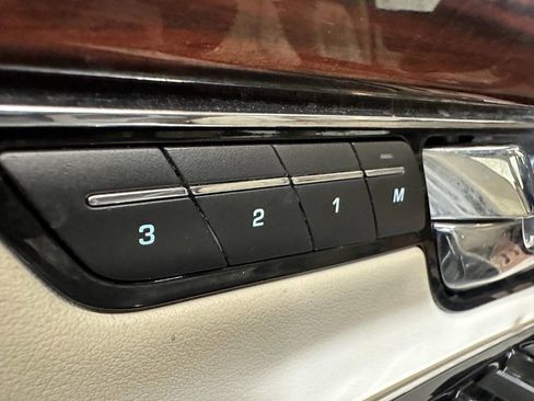 Used 2011 Jaguar XJ image 26