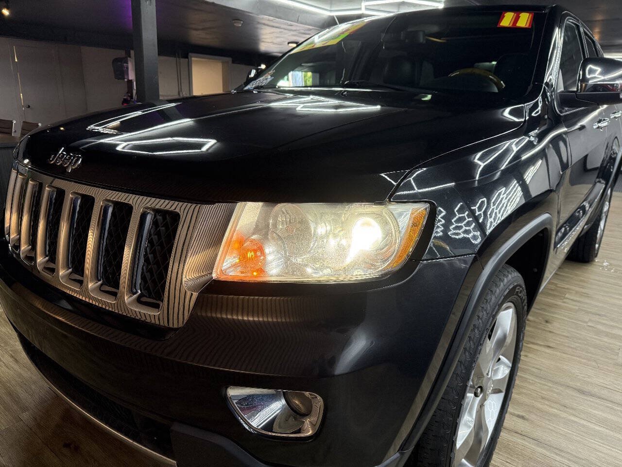 Used 2011 Jeep Grand Cherokee Overland AWD/4WD image 25