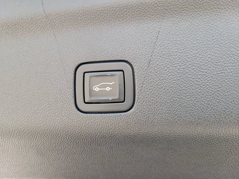 Used 2021 Cadillac Escalade Premium Luxury w/ Driver Assist Tech Package AWD/4WD image 32