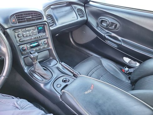 Used 1998 Chevrolet Corvette Coupe w/ Memory Pkg image 16