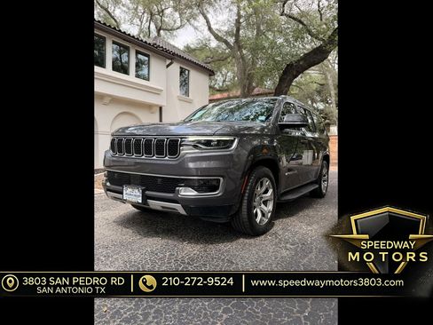 Used 2022 Jeep Wagoneer Series II AWD/4WD image 3
