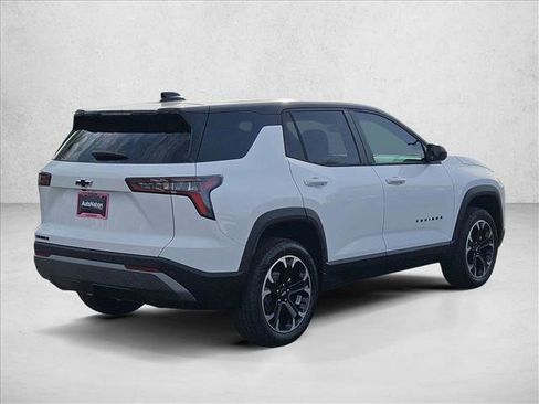 New 2026 Chevrolet Equinox LT image 2