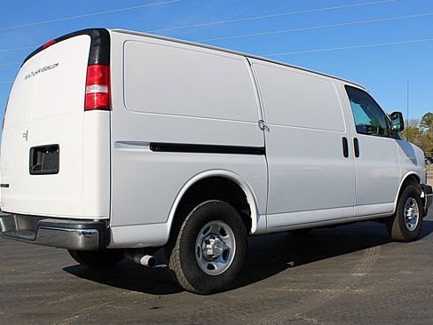 Used 2021 Chevrolet Express 2500 w/ Driver Convenience Package image 6