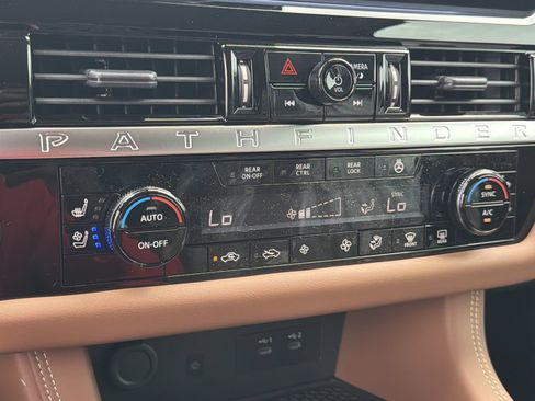 New 2026 Nissan Pathfinder Platinum w/ Accent Package FWD image 8