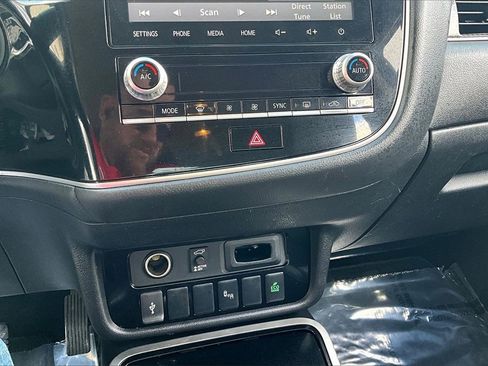 Used 2020 Mitsubishi Outlander SEL image 32