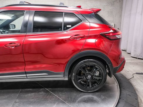 Used 2021 Nissan Kicks SR w/ SR Premium Package FWD image 8
