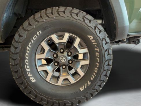 Used 2021 Toyota Tacoma TRD Off-Road w/ Technology Package AWD/4WD image 31