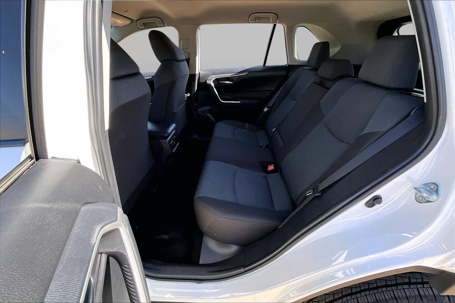 Used 2025 Toyota RAV4 XLE AWD/4WD image 19