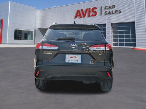 Used 2025 Toyota Corolla Cross LE image 5
